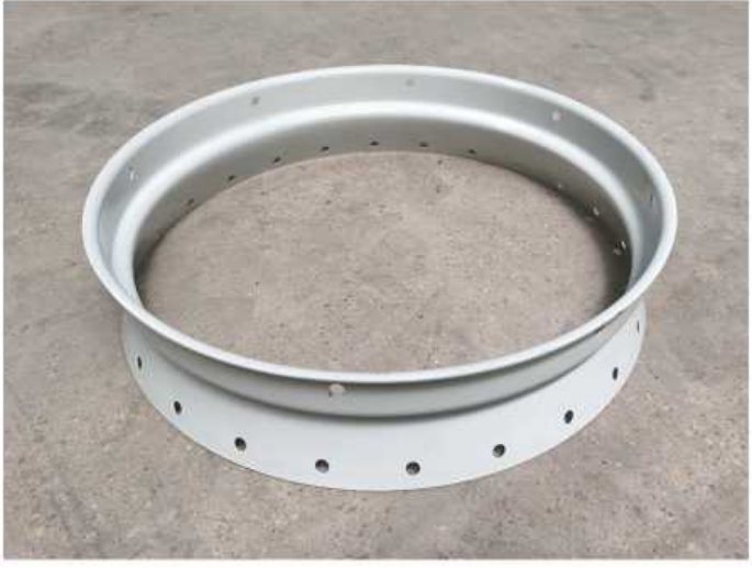 Round flange connection for a galvanized feed silo
